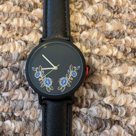 Watch - Picture 2 of 3